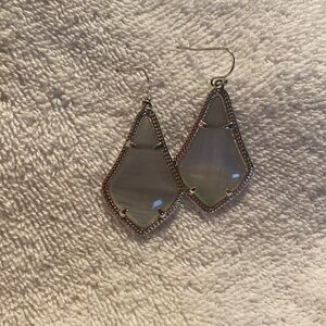 Classic Lendra Scott in grey